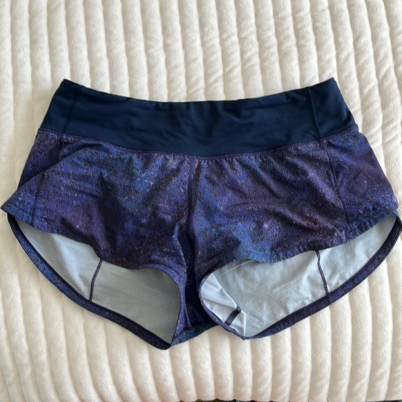 Women’s Lululemon speed up shorts - Picture 1 of 4